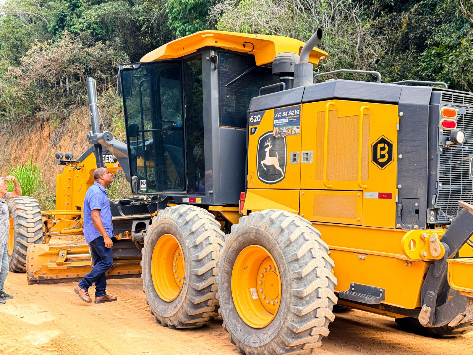 Prefeitura segue com patrolamento e cascalhamento de vias vicinais na zona rural de Itabela