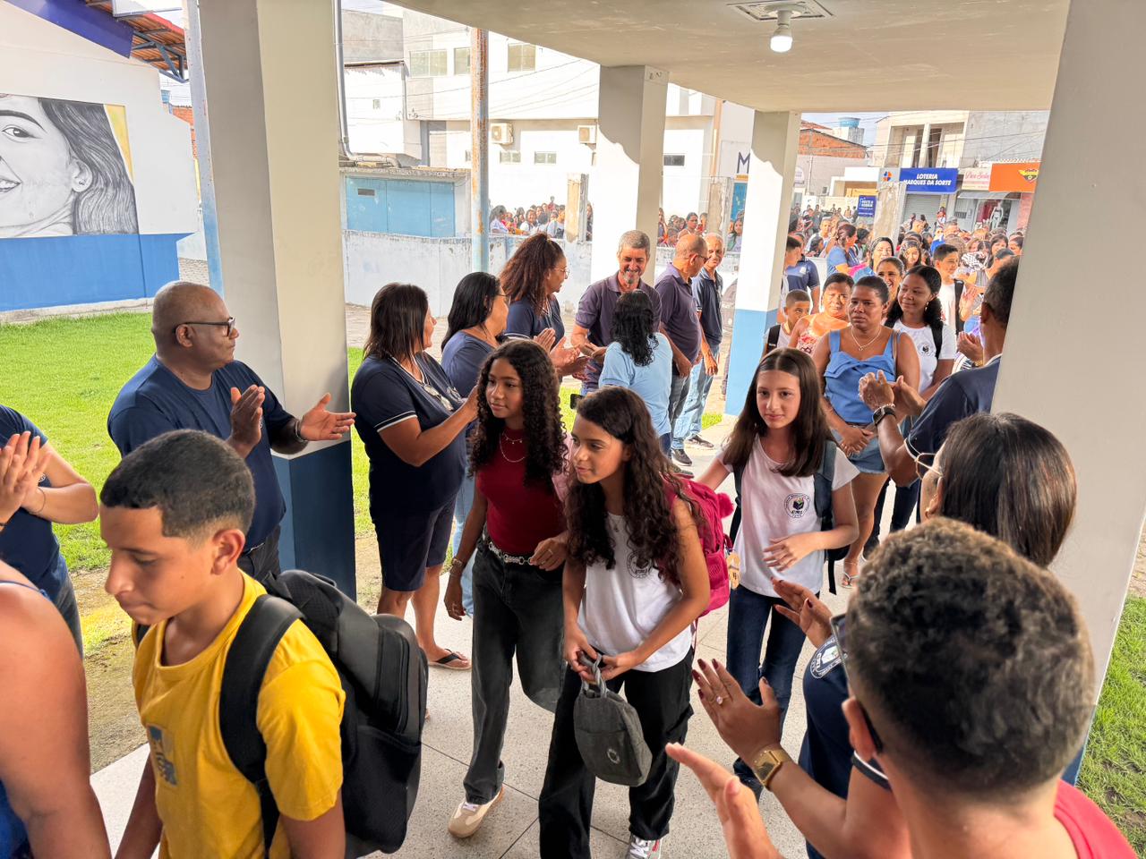 Alunos da rede municipal de Itabela retornam �s aulas e iniciam ano letivo de 2026 com entusiasmo