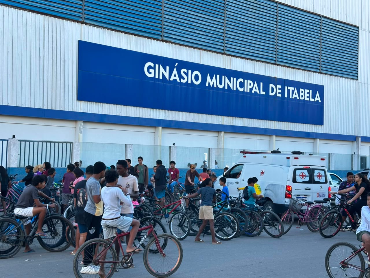 Passeio Cicl�stico abre programa��o dos 37 anos de Itabela e re�ne centenas de participantes