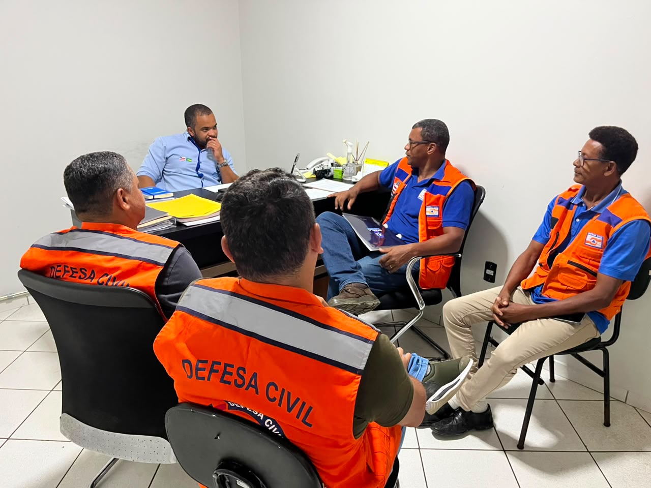 Itabela fortalece preven��o com entrega do Plano de Conting�ncia e visita da Defesa Civil do Estado